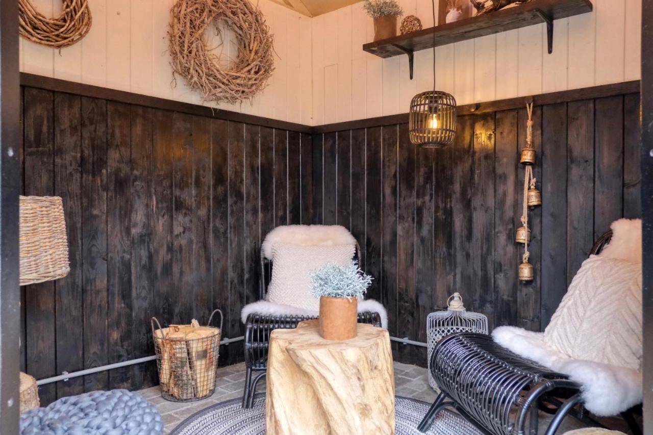 Lodge In Een Bosrijke Omgeving Met Hottub & Sauna Opt Rheezerveen Exterior foto